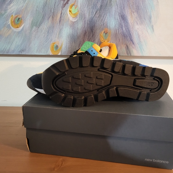 New Balance Classic shoes new in box - Picture 2 of 5